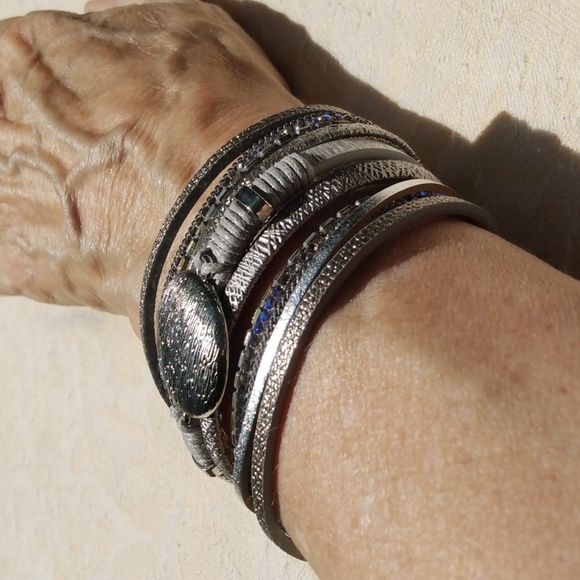 NWOT Multi strand Bracelet With Magnetic Closure In Silver Tones - Picture 5 of 6